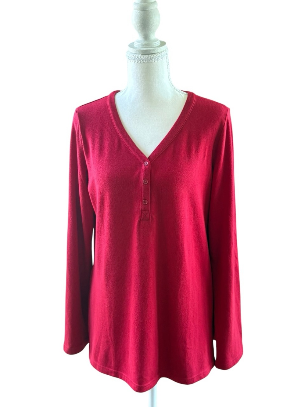 Mario Serrani Red VNeckline Women's Size M, Long Sleeve Sweater